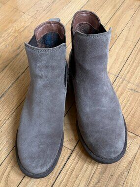 Born Taupe Chelsea boots, Women's SZ 10M
